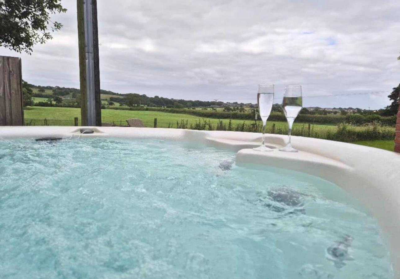 Bowland Breaks-A Luxury Barn Conversion With Optional Hot Tub, Log Burner And Countryside Views Longridge Zewnętrze zdjęcie